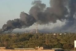 В Донецке горит склад с боеприпасами, слышны взрывы (видео)