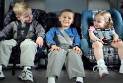 Зеленский разрешил штрафовать за перевозку детей без автокресла