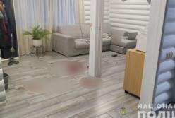 В Киеве подросток с топором и ножом набросился на тетю и брата (ФОТО)