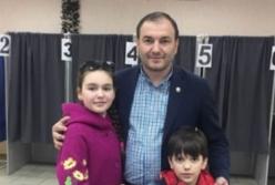 Чиновник, которого выгнал Зеленский, голосовал за "преЗЕдента" (фото)