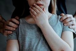 На Днепропетровщине мужчина развращал 9-летнюю девочку