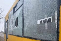 Росіяни вже дістають в Краматорську мирних FPV-дронами: прилетіло по автобусу, є поранені (фото)