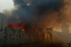 В Киеве горят склады (фото, видео)