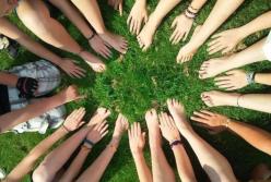 Медики рассказали, как снять отек с ног