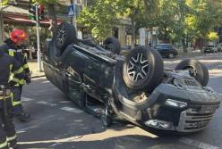 Охорона Порошенка влаштувала серйозне ДТП з перекиданням в Одесі (фото)