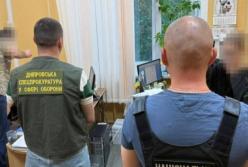 Посадовців міграційної служби у Дніпрі підозрюють у переправленні призовників під виглядом іноземців