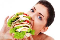 Эксперты назвали простые правила, чтобы избежать переедания