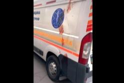 Житель Ровно упал из окна многоэтажки на машину скорой помощи