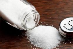 Медики сообщили, кому нельзя употреблять соль