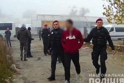 17 иностранцев-нелегалов обнаружили правоохранители на столичном рынке (фото, видео)