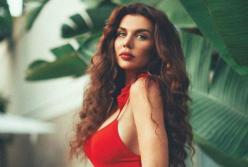 Анна Седокова вспомнила о сердечной ране и показала грудь (фото)