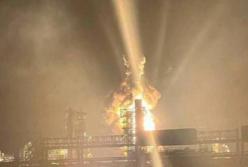 Українські дрони атакували один із найбільших НПЗ у Ленінградській області: відео моменту