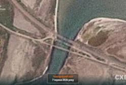 Удар по Чонгарському мосту: супутникові знімки зафіксували пошкодження та нову понтонну переправу