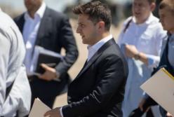 В Мариуполе Зеленский «искупался» в фонтане (видео)