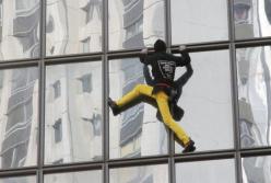 Известный «человек-паук» покорил без страховки 144-метровую башню