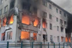 Росіяни вдарили по багатоповерхівці в Харкові: серед загиблих і поранених діти (фото)