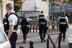 Во Франции мужчина с ножом напал на прохожих: есть погибшие и раненые