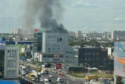 В Киеве масштабный пожар. Горят склады (фото, видео)