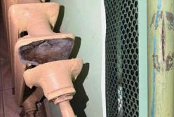 У Києві через відсутність опалення розриває труби, на вікнах квартир з'явився лід (фото)