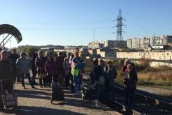 В Сумах люди заблокировали железнодорожные пути (фото)
