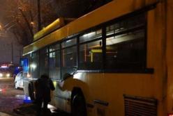 В Киеве мужчина погиб под колесами троллейбуса