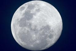 Ученые показали снимок загадочного вещества, найденного на Луне (фото)