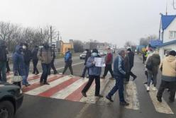 На Прикарпатье протестующие перекрыли трассу (фото)