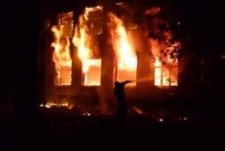 Знищено все: з'явилося відео пожежі складу із медпрепаратами шкірвендиспансеру у Миколаєві та фото новенької розбитої лікарні
