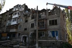 "Руський мір" знищив у Миколаєві три поверхи 5-поверхівки, гаражний кооператив і турбазу (відео)