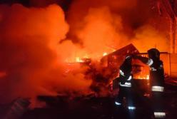 Огонь повсюду и погибшие: Россия обстреляла Харьков и область, возникло 16 масштабных пожаров (видео очевидцев)