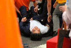 В Японії вбили експрем'єр-міністра Сіндзо Абе: під час виступу з передвиборчою промовою йому прострелили шию (відео моменту)