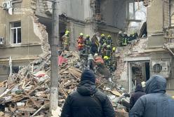 В Одесі під завалами виявили вже двох загиблих, серед 35 поранених – вагітна жінка та діти (фото)