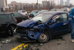 В Киеве произошло ДТП с участием четырех автомобилей (фото)