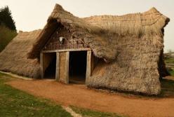Археологи воссоздали дом каменного века 