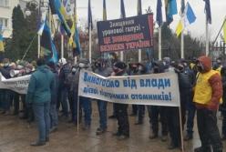 В Киеве под Офисом президента проходят митинги