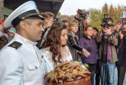 Освобожденный украинский моряк Беспальченко сыграл свадьбу (фото)