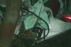 В Индии 12 человек погибли в ДТП с микроавтобусом