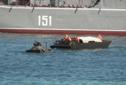 В Севастополе на репетиции российского морского парада заглох бронетранспортер (видео)
