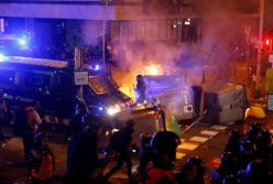 Применяли резиновые пули: 60 человек пострадали во время столкновения с полицией в Барселоне (фото)