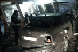 На Днепропетровщине автомобиль въехал в магазин, есть пострадавшие