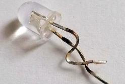 Во Львове 4-летний мальчик проглотил лампочку из гирлянды