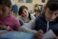 Ударила книгой по голове: на учительницу открыли дело