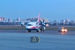 В аэропорту Киев экстренно сел самолет рейса Минск-Запорожье