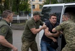 ТЦКшник зламав руку чоловікові та намагався засунути в бус, хоча знав, що той не підлягає мобілізації