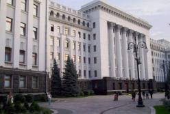 Под окнами Офиса президента строят каток (фото) 