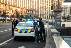 В Киеве пьяные парни после массовой драки напали на патрульных (фото, видео)