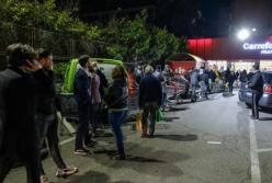 Итальянцы в панике штурмуют магазины из-за корнавируса (фото)