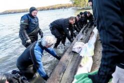 В США на дне озера нашли 1200-летнее каноэ (фото)