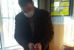 На Николаевщине мужчина угрожал полицейским ножом из-за замечания об отсутствии маски