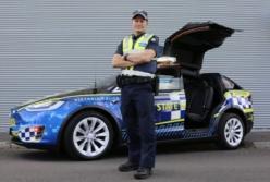 Полиция Австралии пересаживается на Tesla